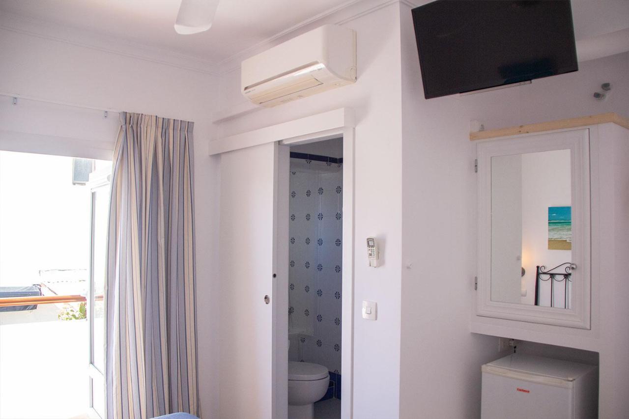 Hostal Alemania Es Pujols Exterior photo